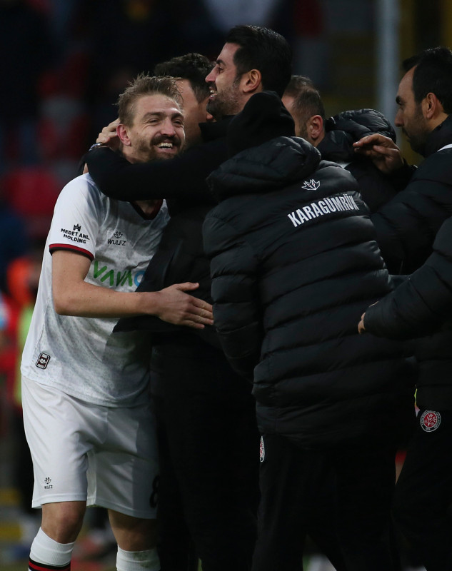 Caner Erkin kararını verdi! Beşiktaş ve Galatasaray...