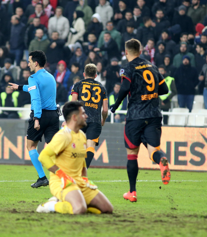 Galatasaray’da başkan Dursun Özbek’ten TFF’ye VAR tepkisi!