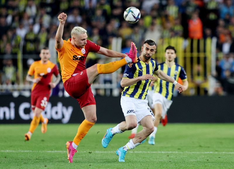 Hocaların derbisi Usta yazarlar Fenerbahçe - Galatasaray maçını böyle yorumladı!