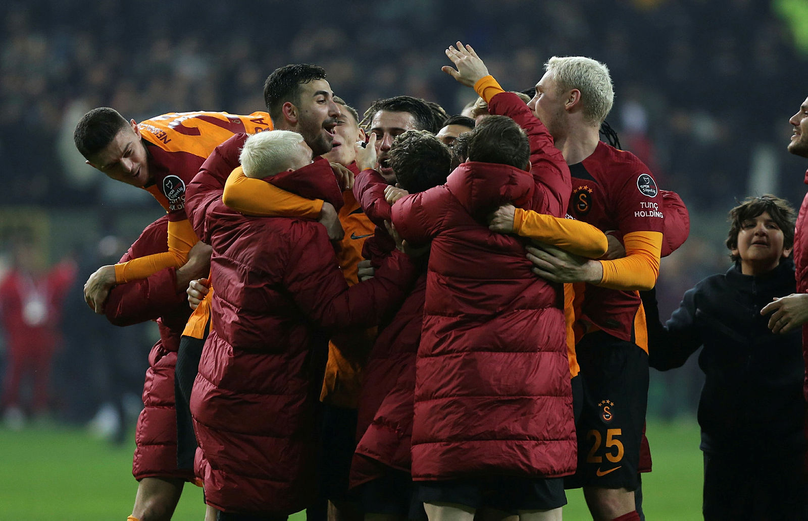 İngilizler açıkladı! Galatasaray’dan stopere sürpriz transfer hamlesi