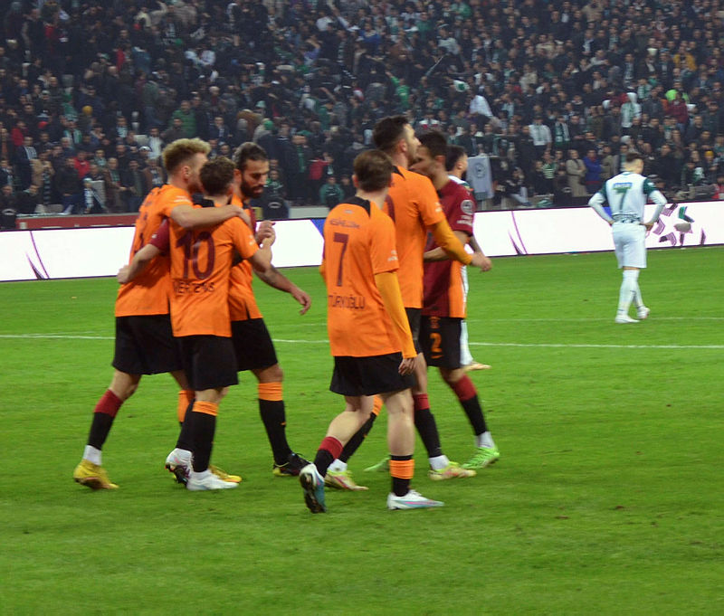 Galatasaray Fenerbahçe’nin peşinde olduğu yıldızı istiyor