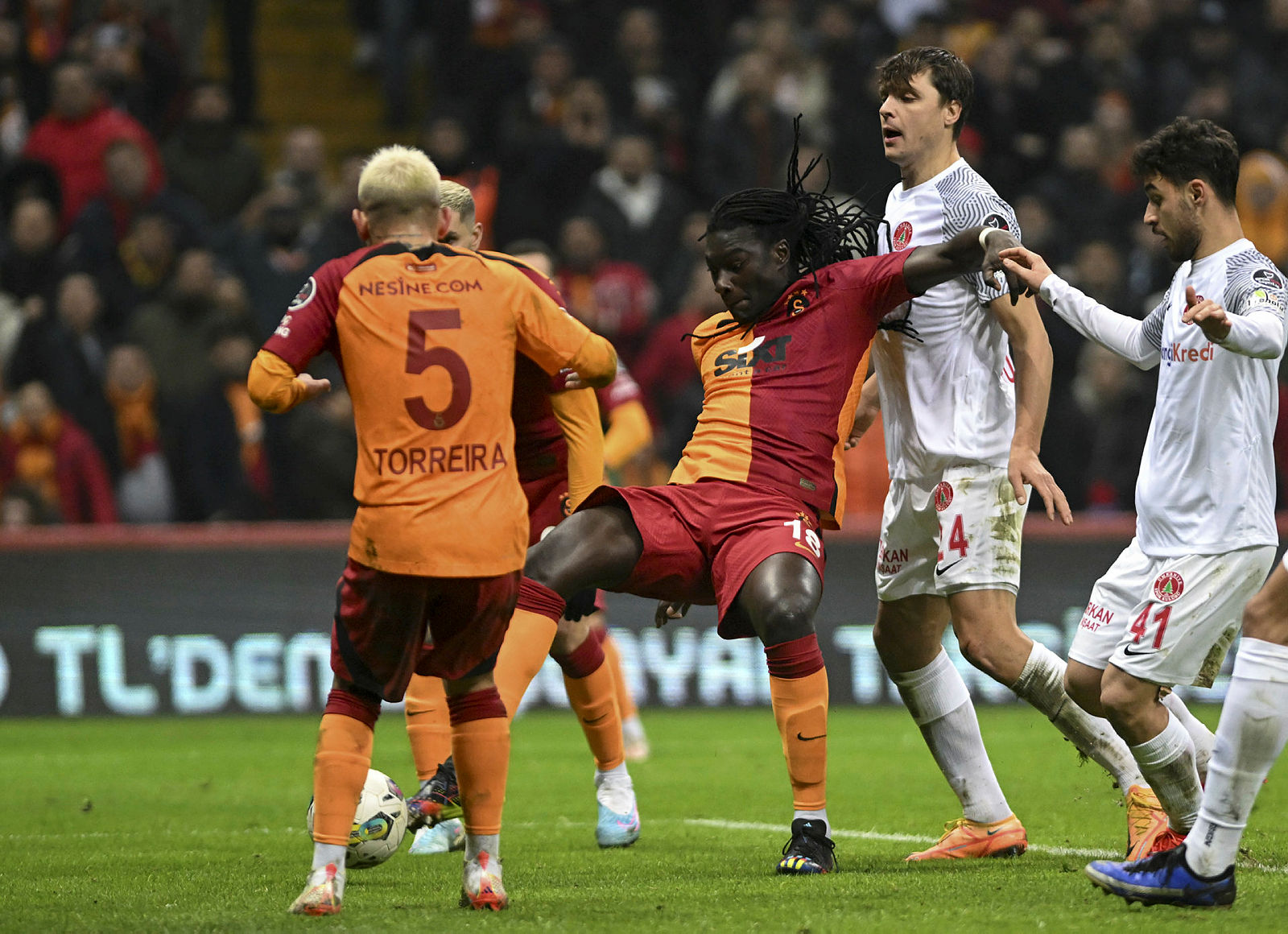 Spor yazarlarından Galatasaray-Ümraniyespor maçı yorumu