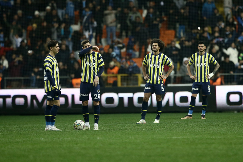 Jorge Jesus raporunu verdi! Fenerbahçe’de 5 futbolcuya yol göründü