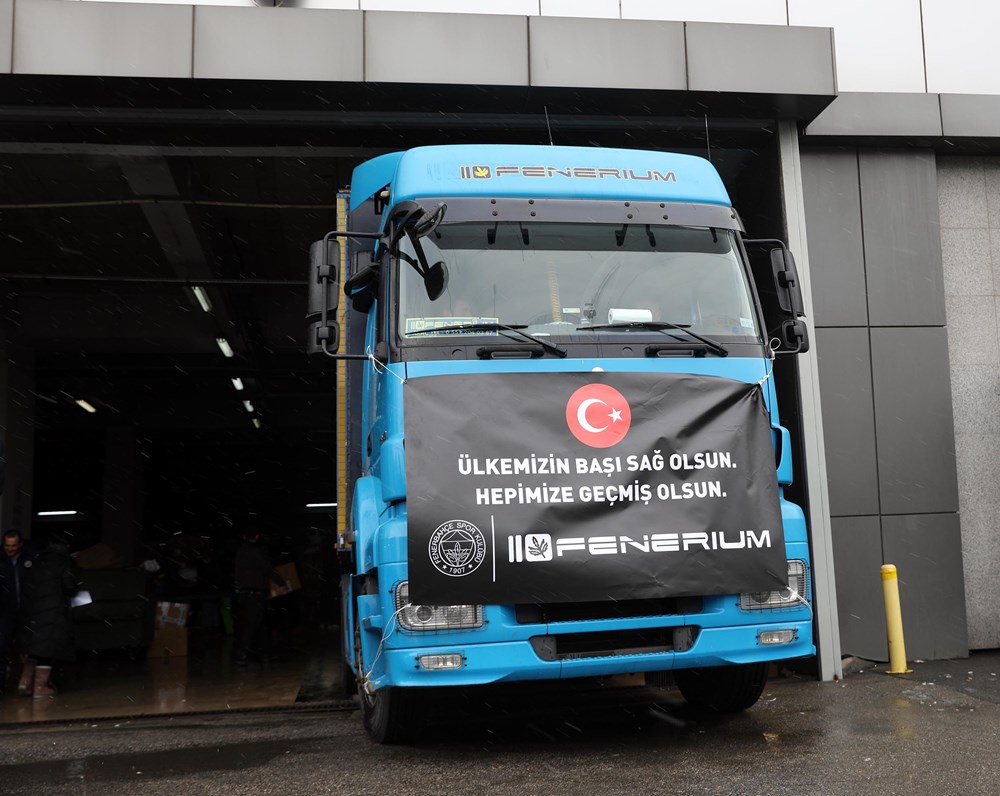 Beşiktaş, Fenerbahçe, Galatasaray ve Trabzonspor’un depremzedelere yardım tırları yola çıktı