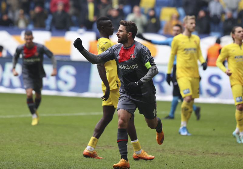 Beşiktaş’a kanat transferinde kötü haber!