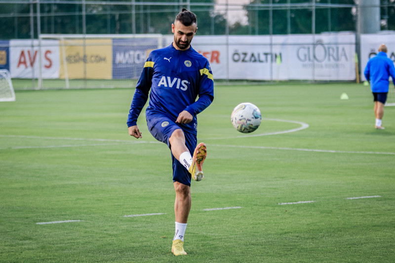 FENERBAHÇE TRANSFER HABERLERİ: Yönetici resmen açıkladı! Polonya ekibinden Serdar Dursun hamlesi