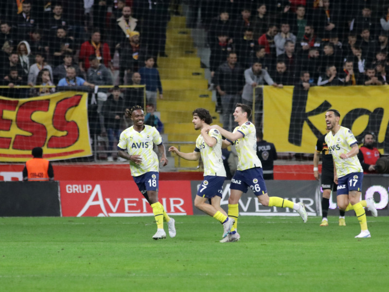 TRANSFER HABERİ: Fenerbahçe’de Ferdi Kadıoğlu’na Almanya’dan dev talip!