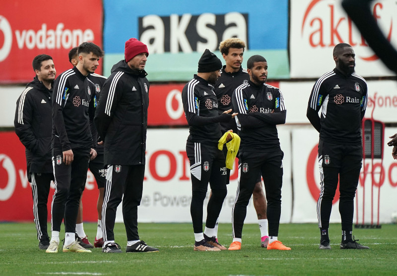 Senol Gunes demite-se no Besiktas depois de embaraço frente ao