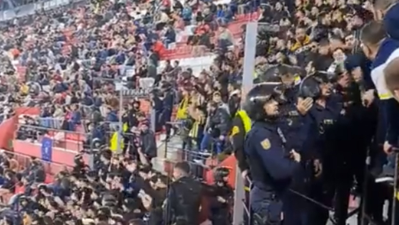 Sevilla Fenerbahçe maçında polislerde taraftara çirkin saldırı!