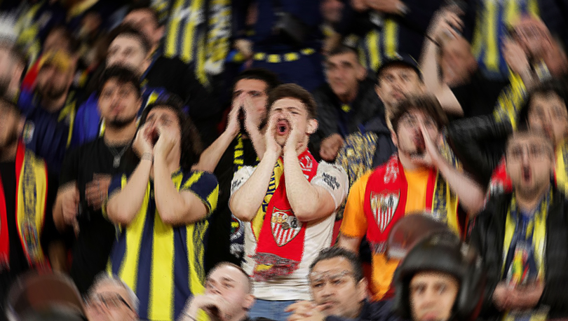 Sevilla Fenerbahçe maçında polislerde taraftara çirkin saldırı!
