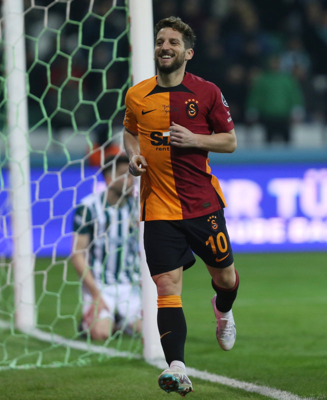 GALATASARAY HABERLERİ: Dries Mertens’in eşinden flaş istek! Taraftarları üzecek haber