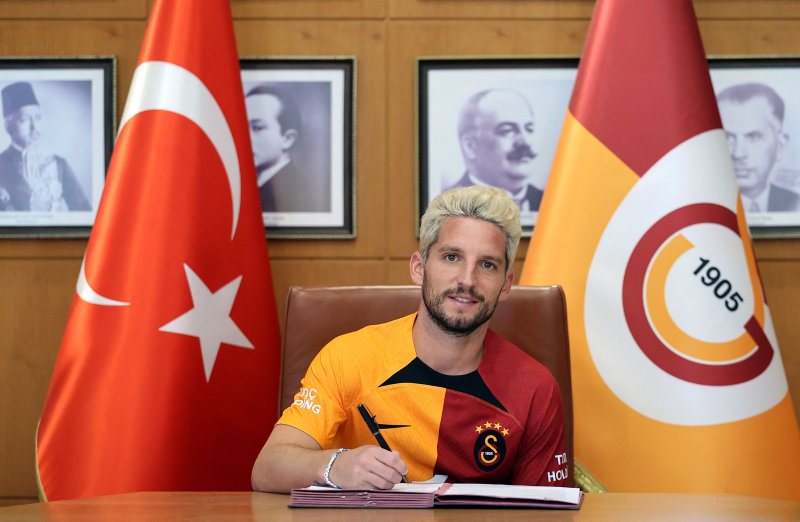 GALATASARAY HABERLERİ: Dries Mertens’in eşinden flaş istek! Taraftarları üzecek haber
