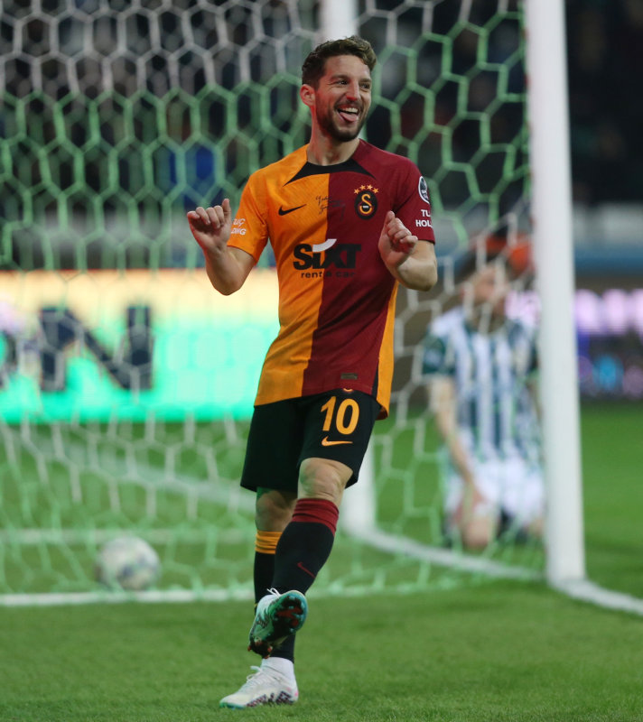 GALATASARAY HABERLERİ: Dries Mertens’in eşinden flaş istek! Taraftarları üzecek haber