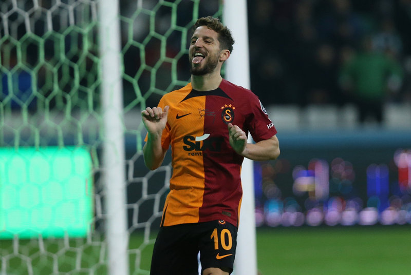 GALATASARAY HABERLERİ: Dries Mertens’in eşinden flaş istek! Taraftarları üzecek haber