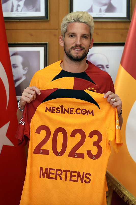 GALATASARAY HABERLERİ: Dries Mertens’in eşinden flaş istek! Taraftarları üzecek haber