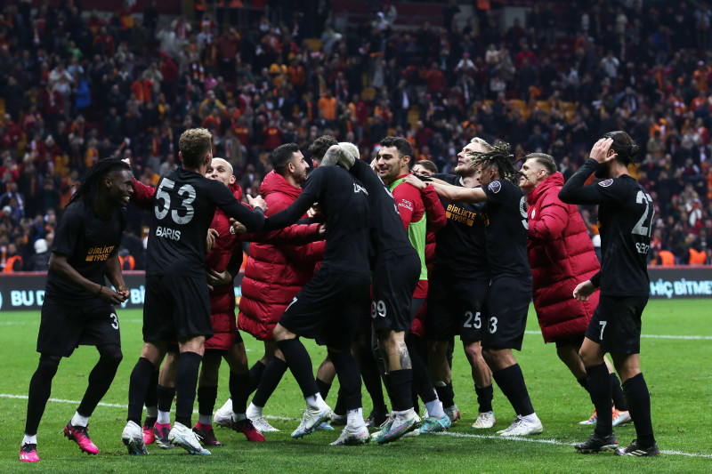 Galatasaray’dan resmi transfer açıklaması! İlkay Gündoğan...