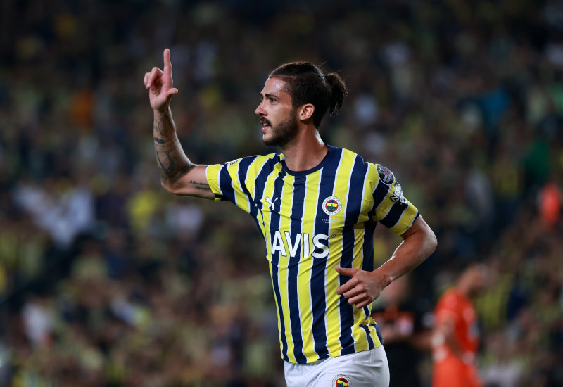 TRANSFER HABERİ: Fenerbahçe’ye müjde! O futbolcu için sıraya girdiler