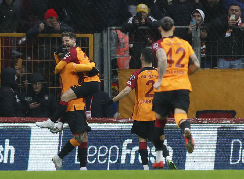 Galatasaray’da Dries Mertens gelişmesi!