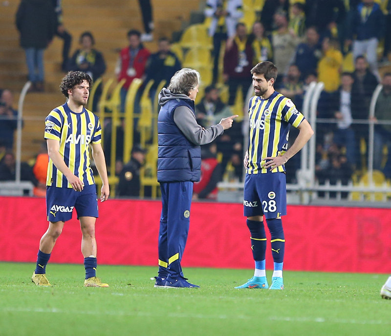 Fenerbahçe’yi üzen haber! O isim 3 hafta daha yok