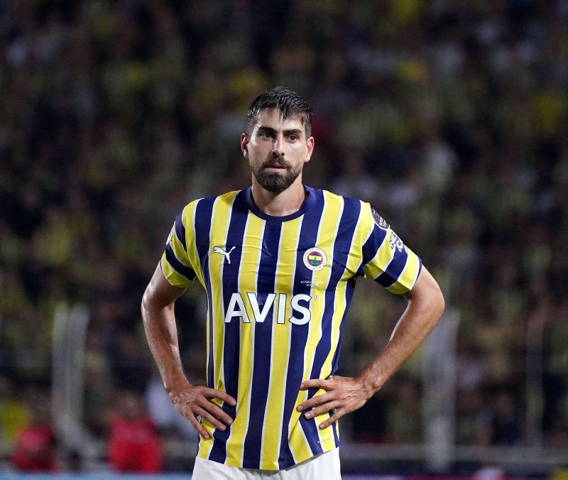 Fenerbahçe’yi üzen haber! O isim 3 hafta daha yok