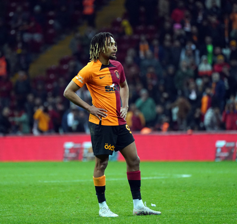 GALATASARAY HABERLERİ - Cimbom'dan Sacha Boey kararı! 7 galatasaray haberleri sacha boeyden transfer karari bu sezon 1681126166203