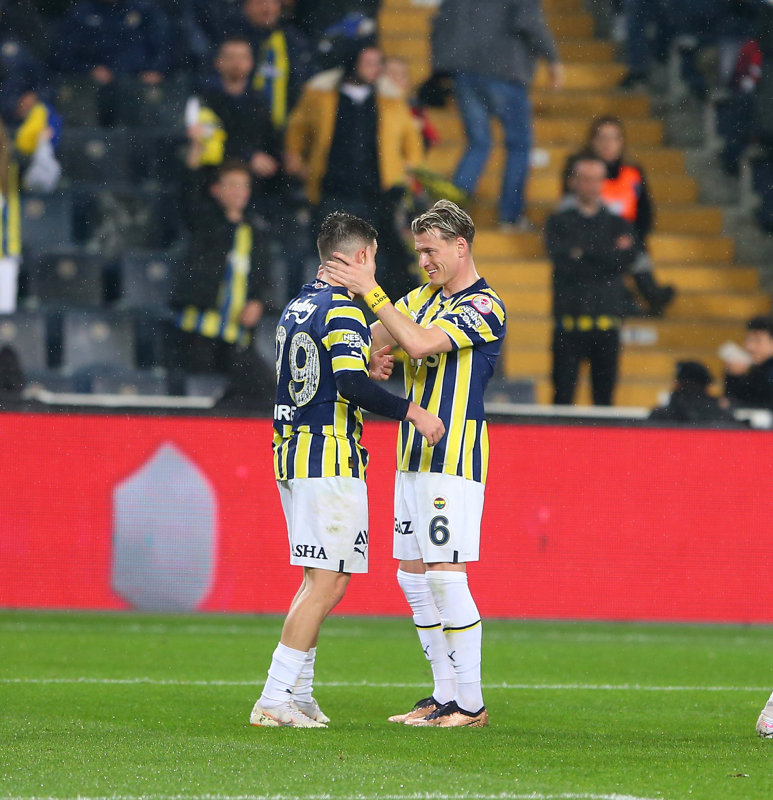 Fenerbahçe’de Emre Mor’a transfer teklifi! Kasaya girecek rakam...