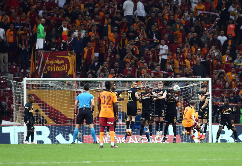 Galatasaray Kayserispor maçı sonrası çarpıcı yorum! Kayseri değil Barcelona olsa...