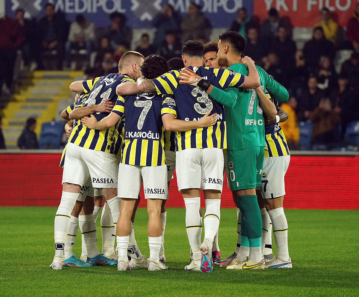 Beşiktaş, Fenerbahçe, Galatasaray ve Trabzonspor’u bekleyen büyük tehlike! Tam 25 futbolcu...