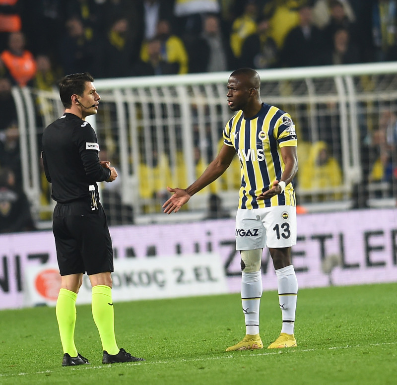 GALATASARAY TRANSFER HABERİ: Cimbom Fenerbahçe’nin yıldızının peşine düştü!