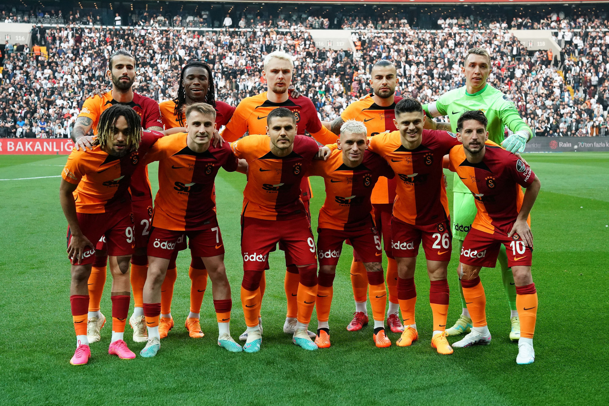 Galatasaray peşindeydi yıldız futbolcu kararını verdi!