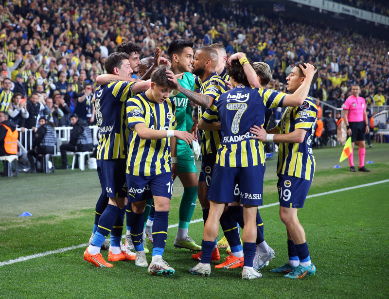 Fenerbahçe’de yaprak dökümü! Tam 11 futbolcu...