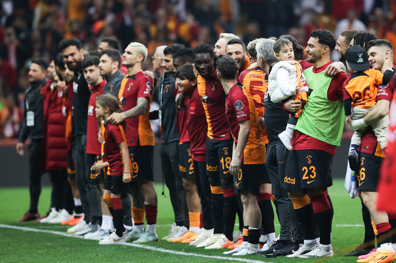 TRANSFER HABERLERİ: Fenerbahçe istedi Galatasaray kapıyor! Sivasspor maçını izledi