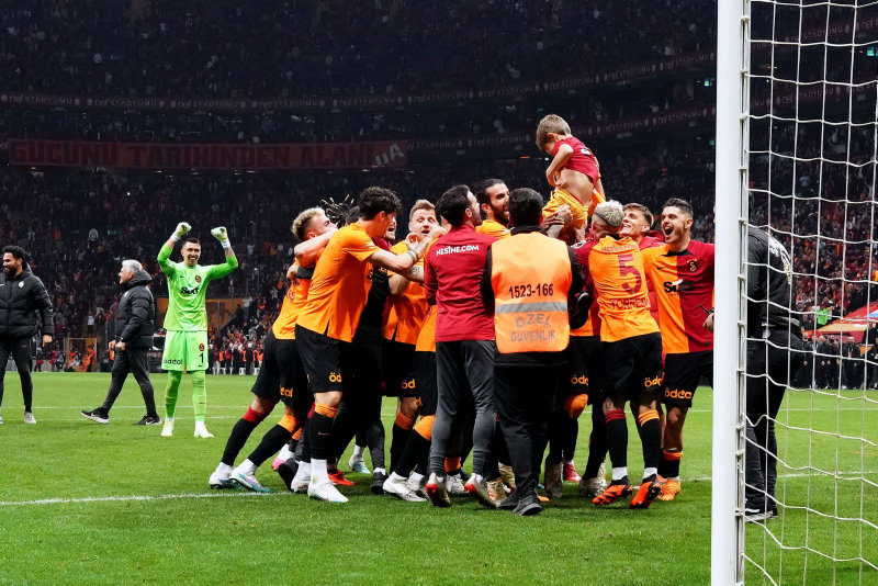 Galatasaray yılın transfer bombasını patlatıyor! Erden Timur bitirecek