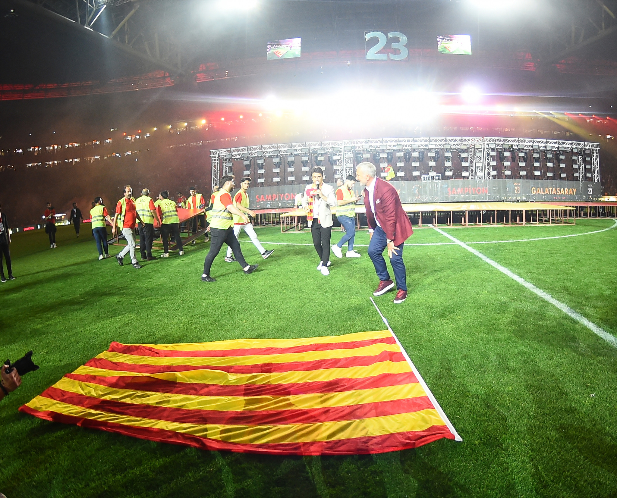 Galatasaray 23. şampiyonluğunu özel bir törenle kutladı! İşte o görüntüler
