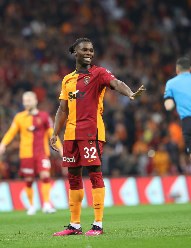 Galatasaray’da Erden Timur startı verdi! 5 yıldızla görüşmeler başladı