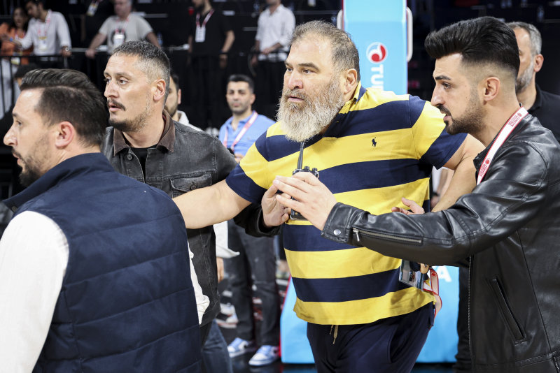 Anadolu Efes - Fenerbahçe Beko maçı sonrası gerginlik yaşandı!
