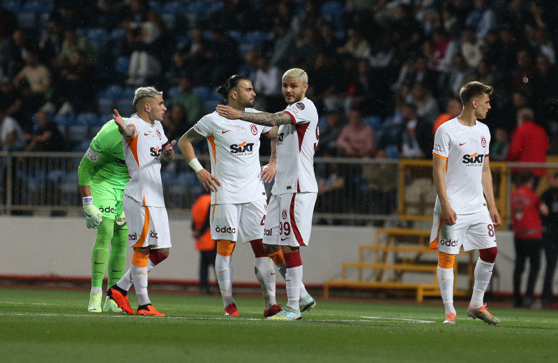 TRANSFER HABERİ: Galatasaray’a sürpriz forvet! Kendi takımı teklif etti