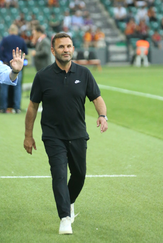 GALATASARAY HABERLERİ: Okan Buruk’tan transfer açıklaması! Icardi ve Rashica...