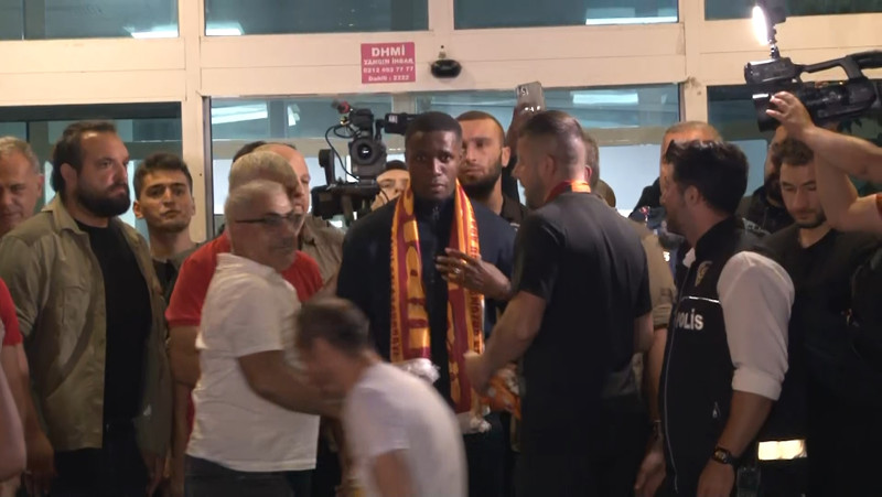 TRANSFER HABERLERİ: Galatasaray Wilfried Zaha’nın maliyetini açıkladı!