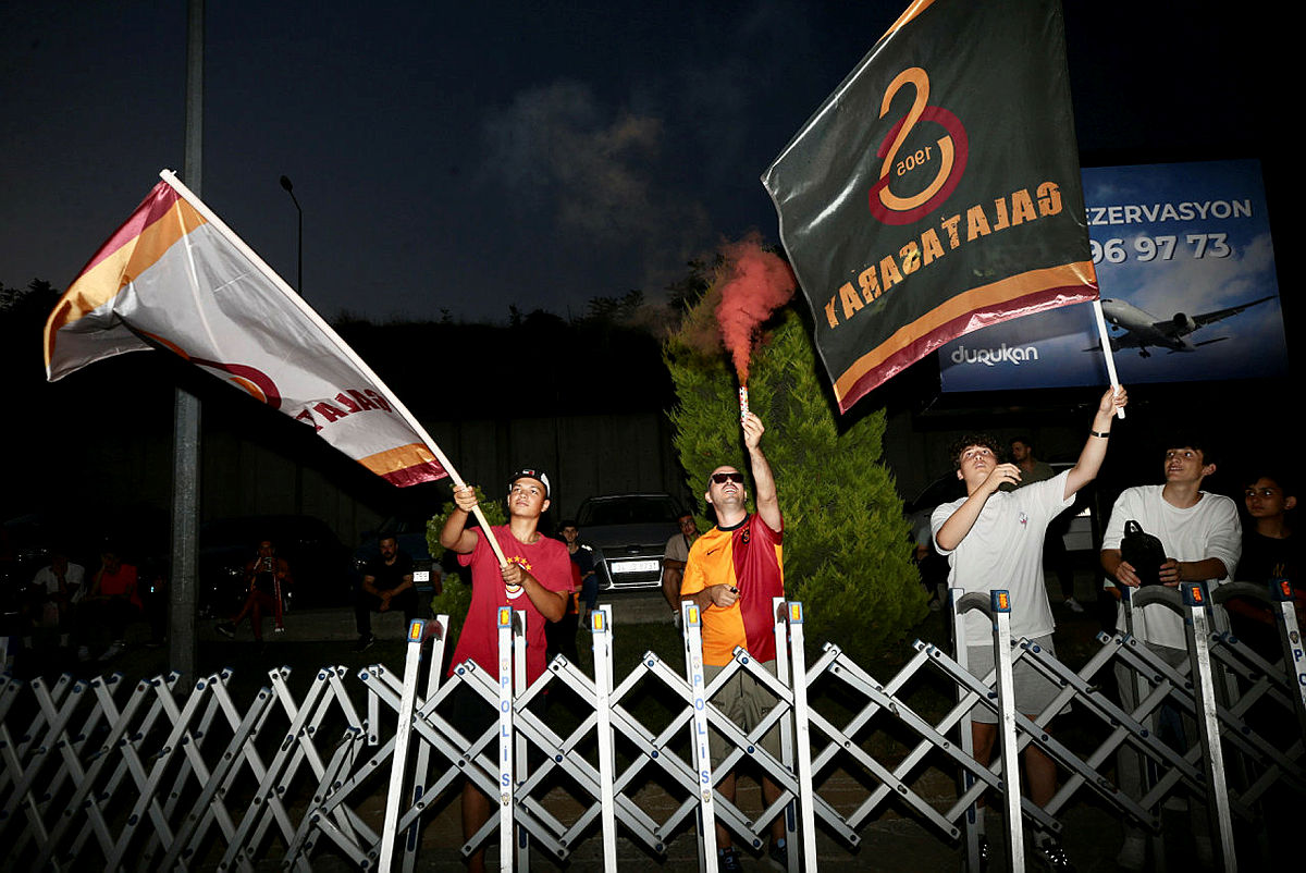 TRANSFER HABERLERİ: Galatasaray Wilfried Zaha’nın maliyetini açıkladı!