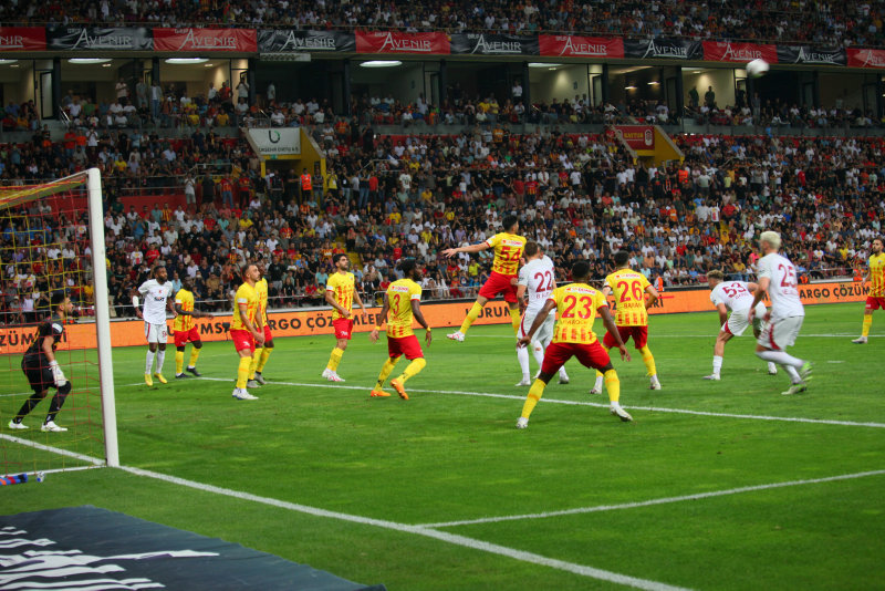 Ahmet Çakar’dan Galatasaray yorumu