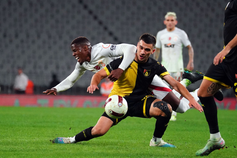 İstanbulspor - Galatasaray maçı sonrası Okan Buruk’a sert eleştiri! Otorite noksanlığı var
