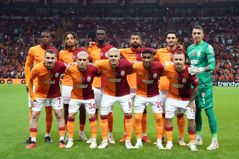 Galatasaray’da yeni transfer kulübeden çıkamadı!