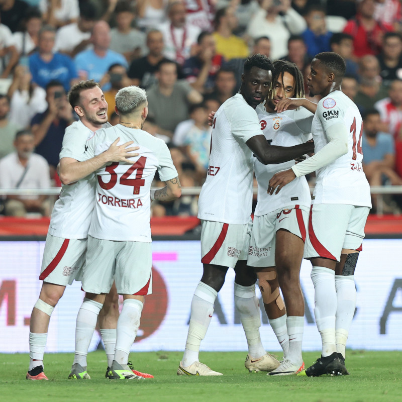 GALATASARAY TRANSFER HABERLERİ: Yıldız ismin kafası karışık! Gelen teklifler sonrası...
