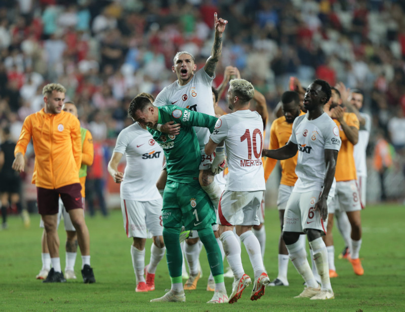 GALATASARAY TRANSFER HABERLERİ: Yıldız ismin kafası karışık! Gelen teklifler sonrası...