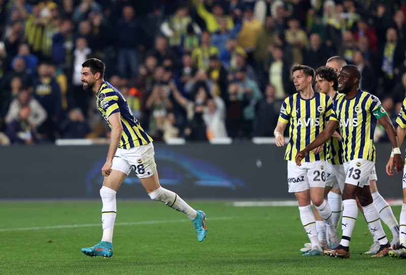 FENERBAHÇE HABERLERİ: Talipleri artıyor! Sürpriz transfer teklifi