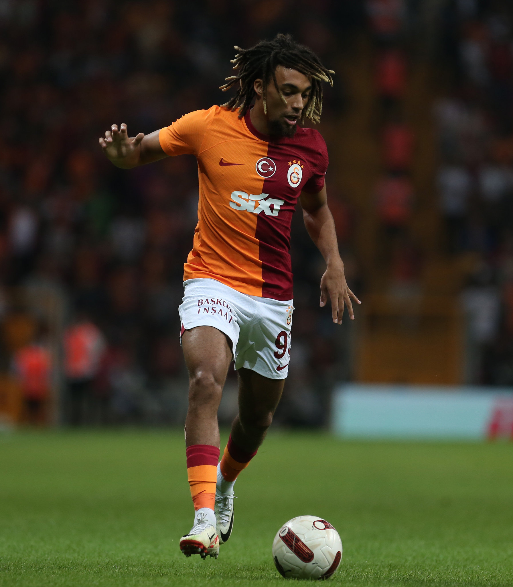 Galatasaray’da Okan Buruk’tan derbiye özel Sacha Boey planı!
