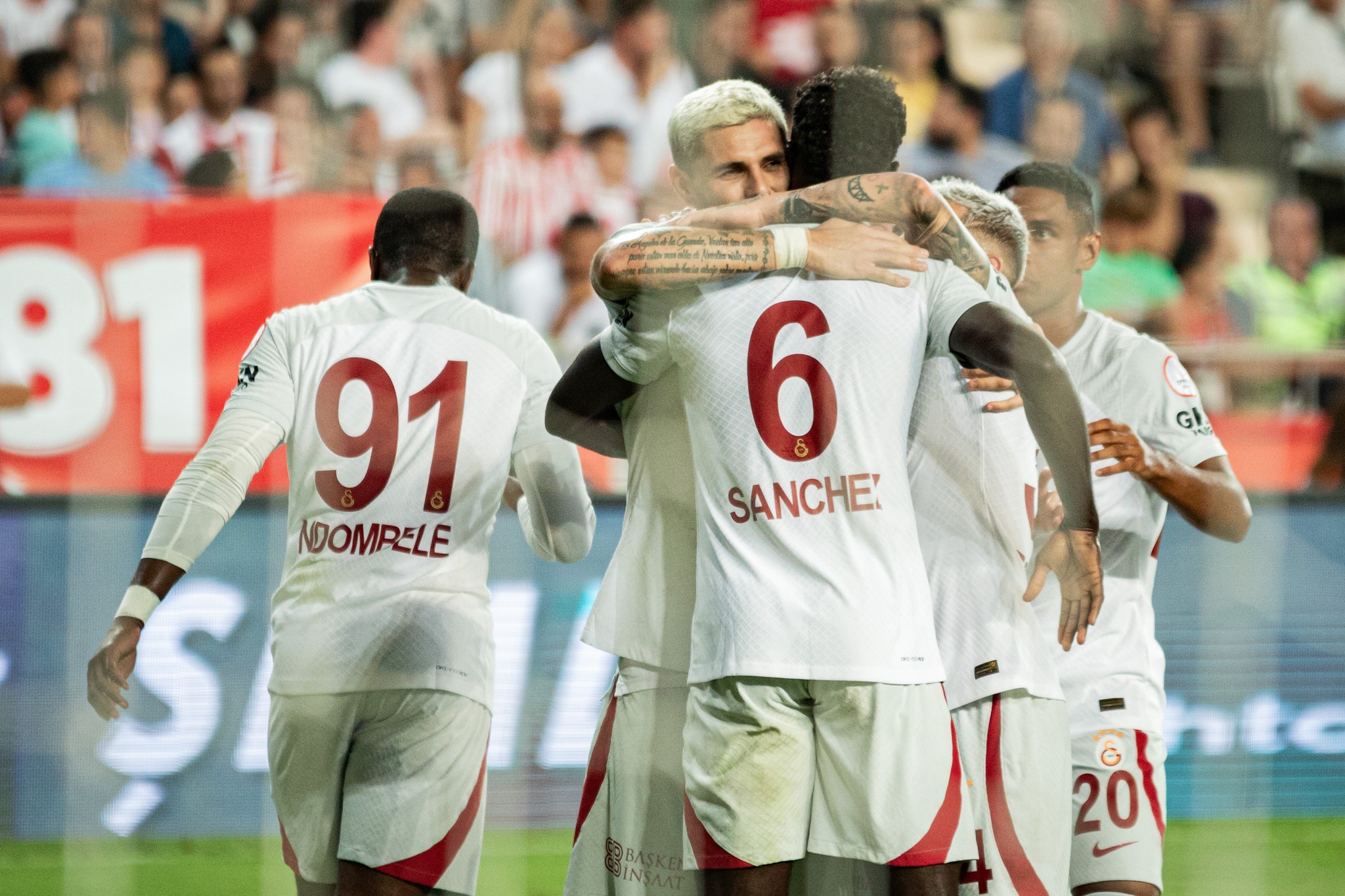 Galatasaray’da Okan Buruk’tan derbiye özel Sacha Boey planı!