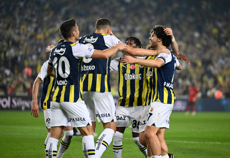 FENERBAHÇE TRANSFER HABERLERİ: Ferdi Kadıoğlu’na tarihe geçecek teklif!