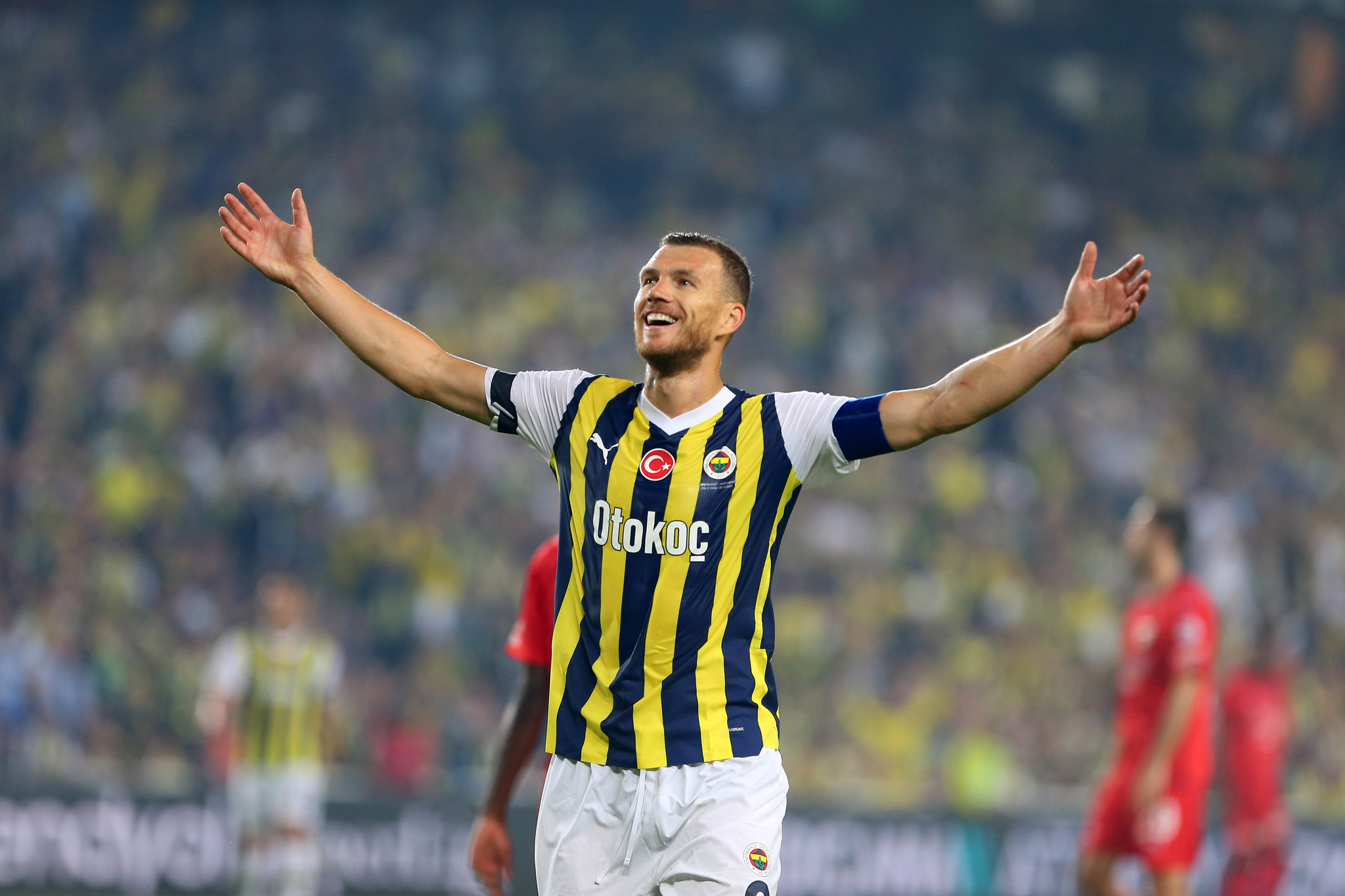 FENERBAHÇE HABERLERİ | İtalya’da yere göğe sığdırılamıyor! Edin Dzeko’ya övgü dolu sözler